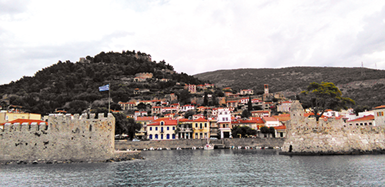 Yunanistanın en şirin kasabası Navpaktos önünde demirde
